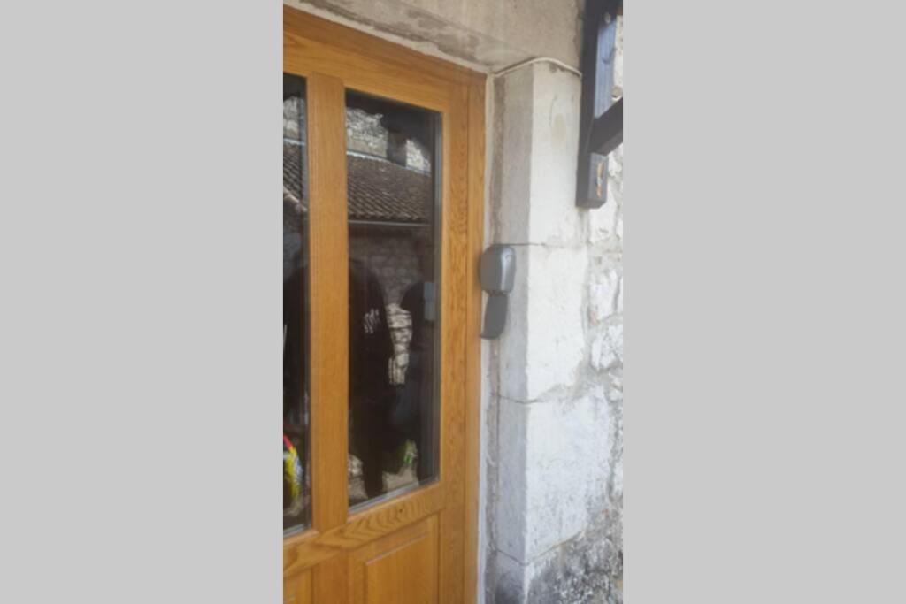 Maison Pierre Et Voute Au Coeur Du Village Balazuc Esterno foto