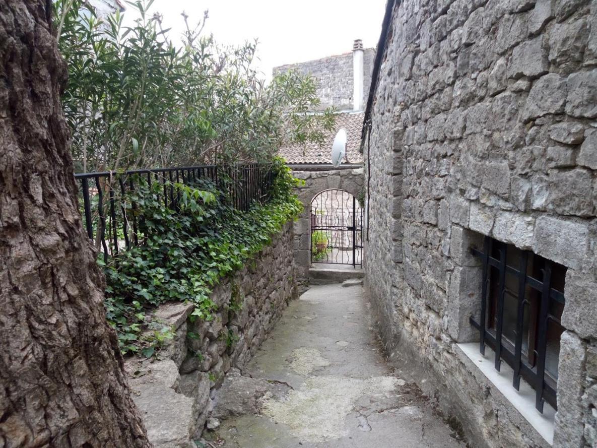 Maison Pierre Et Voute Au Coeur Du Village Balazuc Esterno foto