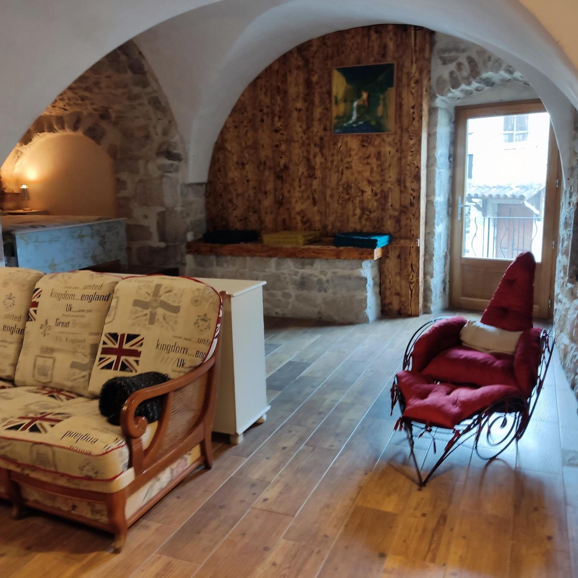 Maison Pierre Et Voute Au Coeur Du Village Balazuc Esterno foto