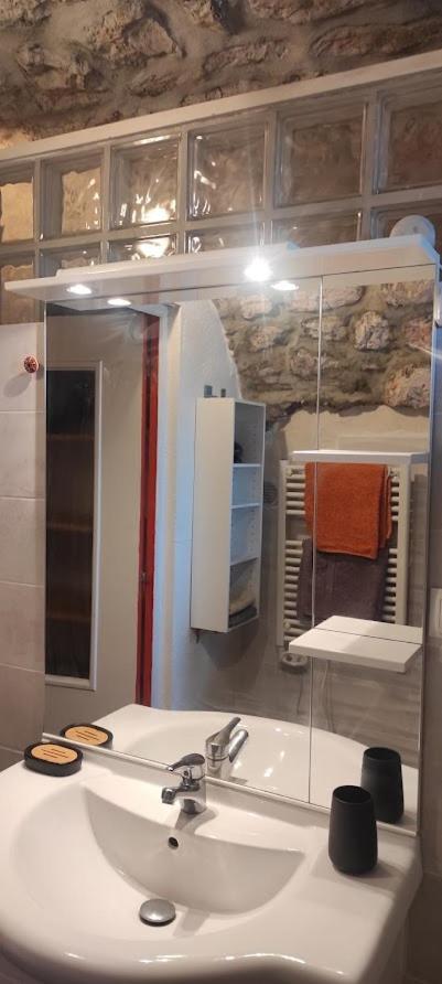 Maison Pierre Et Voute Au Coeur Du Village Balazuc Esterno foto