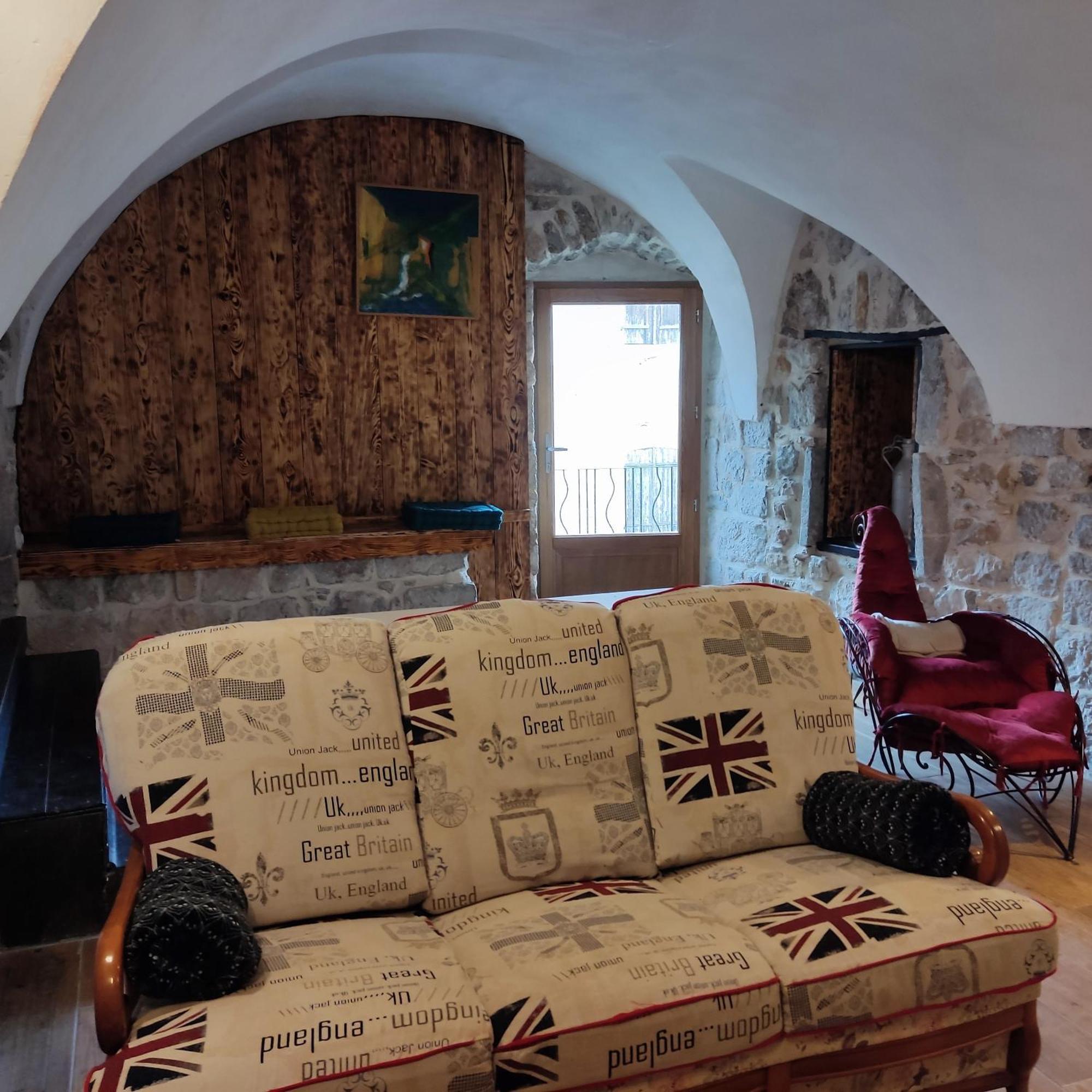 Maison Pierre Et Voute Au Coeur Du Village Balazuc Esterno foto